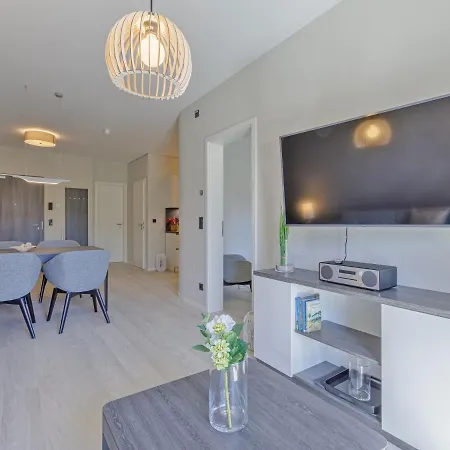 Alte Seefahrtschule Am Ostseestrand 欧巴德伍斯图