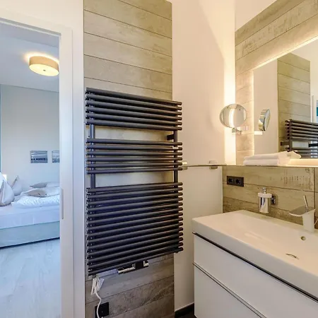 Alte Seefahrtschule Am Ostseestrand 欧巴德伍斯图